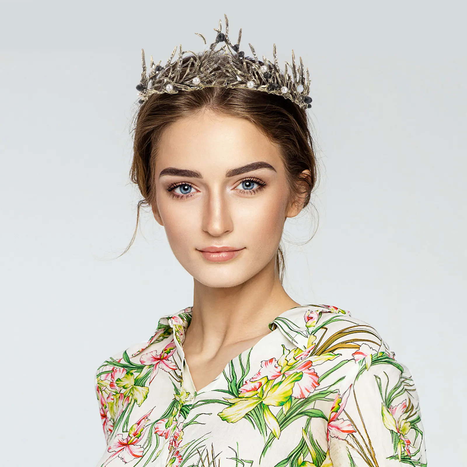 

Элегантная повязка для волос с жемчужными цветами для женщин: свадебный головной убор, аксессуар для повседневных мероприятий, вечеринок, выпускных, юбилеев, корона-украшение для волос