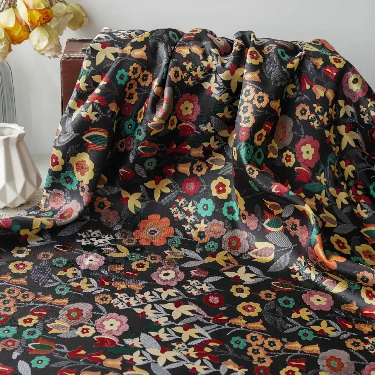 

Vintage black base fabric yarn-dyed colored small flower jacquard fabric DIY fashion design home decoration sewing fabric