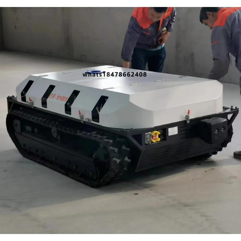 Small Multifunctional Flexible 200L300L500L Orchard Remote Control Garden Crawler Agriculture Robot Sprayer