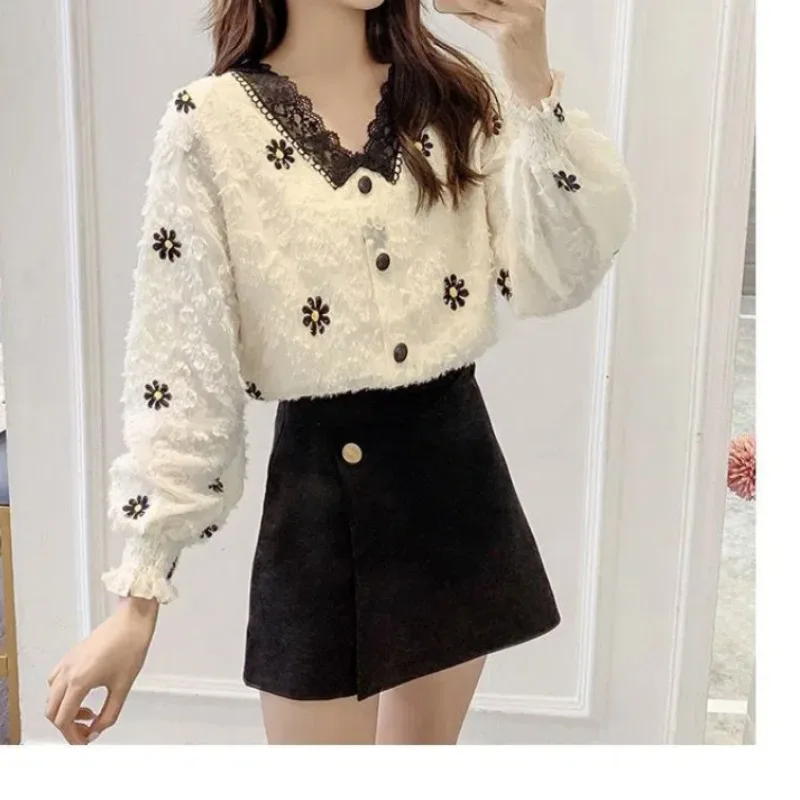 

Осень-зима с отложным воротником и пуговицами-фонариками с длинными рукавами, кружевная лоскутная женская рубашка с цветочным принтом, элегантные топы