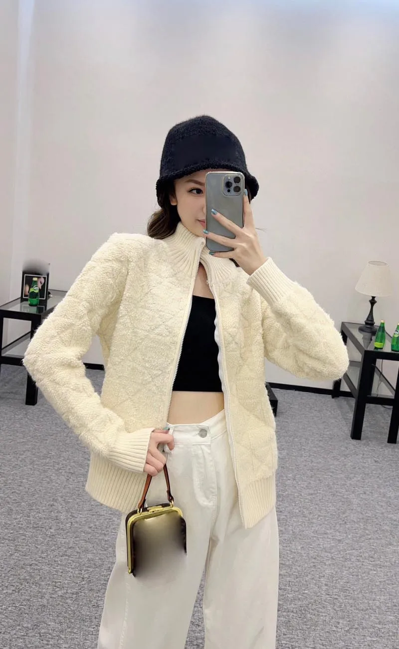 2024 Autumn New Women's Sweater Fashionable, Exquisite, Casual, Lazy, Loose Stand Collar, Diamond Grid Coat, Plush Wool Knitted