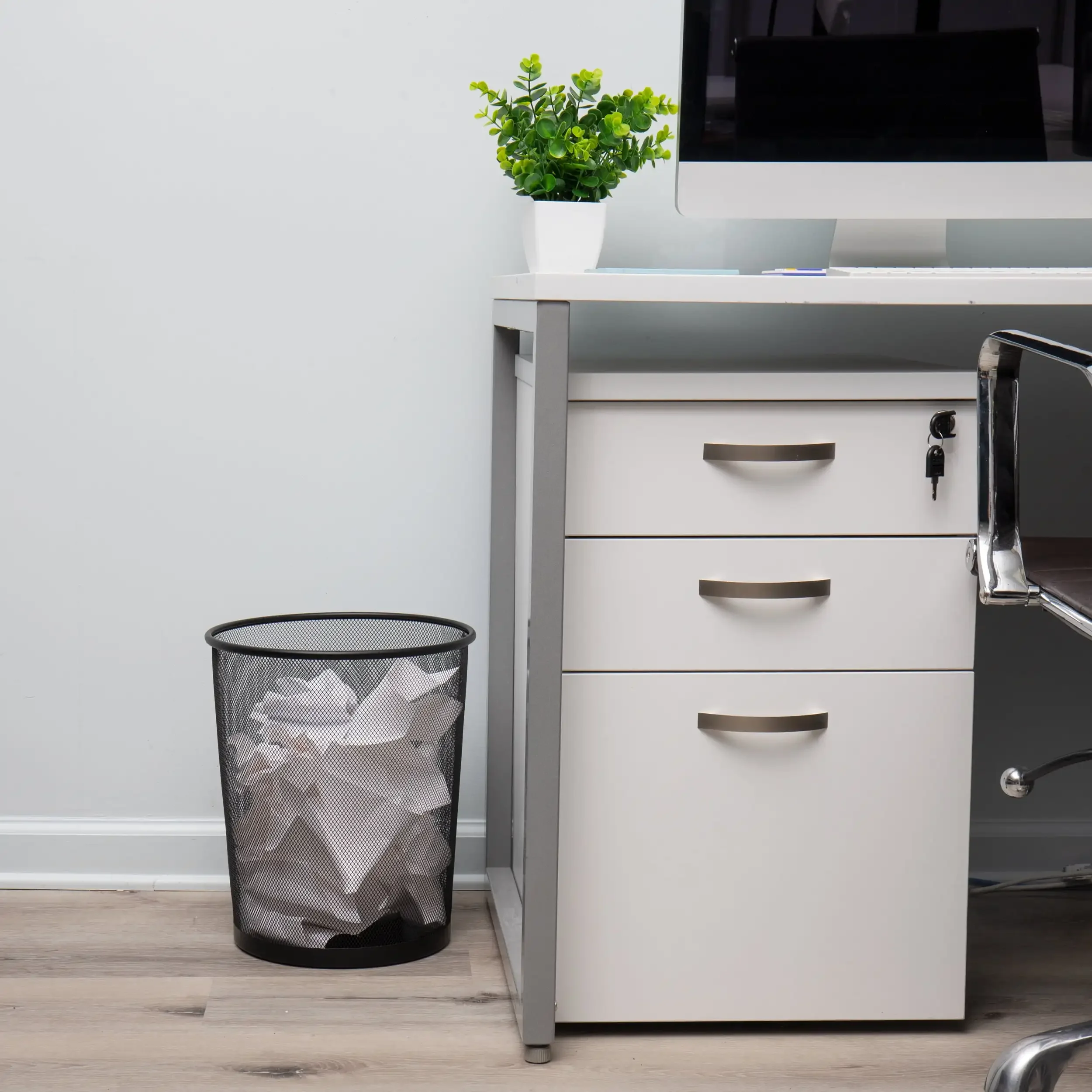 

Mesh Trash Can, 16.65L (4.4 gal), Waste Paper Basket, Round, Office, Metal, Black