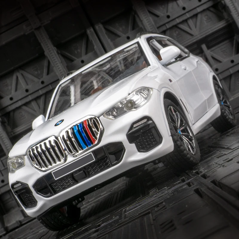 1:24 portas de modelo de carro em liga BMW X5 e capô do motor, o porta-malas pode ser aberto tem funções de som e iluminação simuladas, detalhes ricos