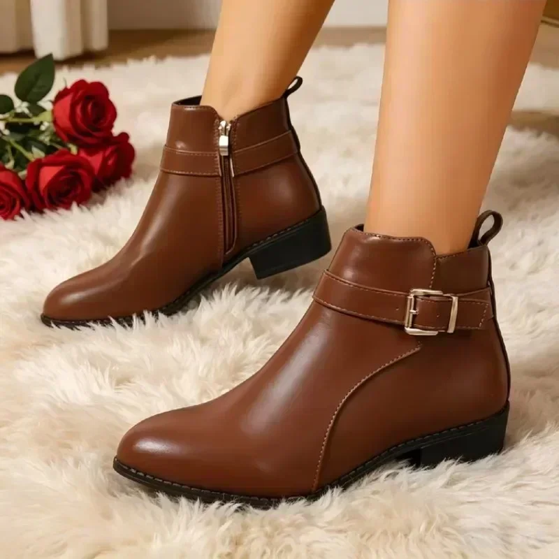Damen-Stiefeletten mit runder Zehenpartie, Schnallenriemen, seitlichem Reißverschluss und niedrigem Blockabsatz