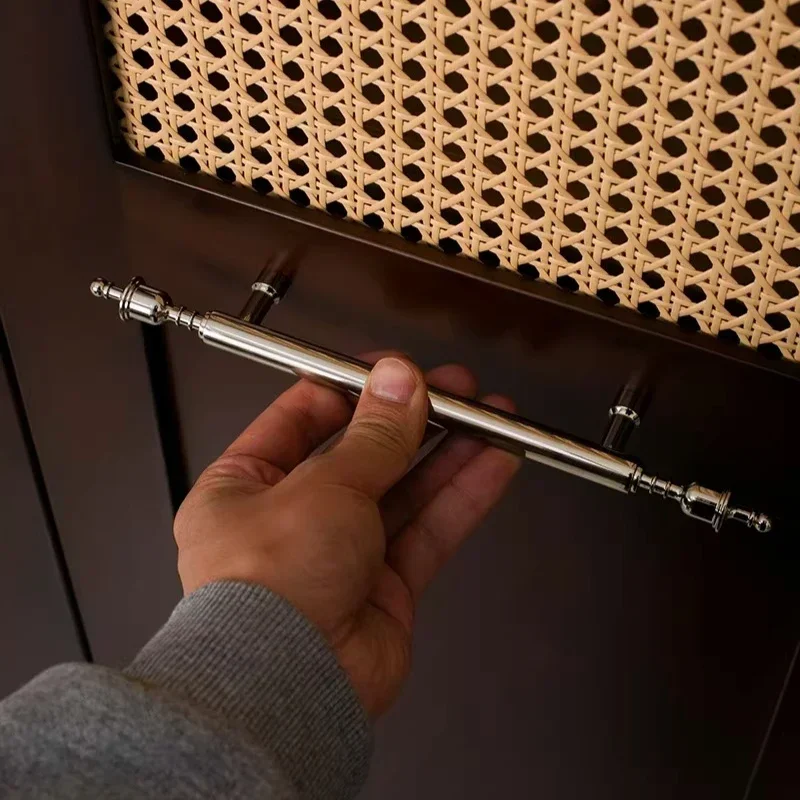 Elegante Massivmessing-Silberkrone Schubladen-Möbelgriffe Luxuriöse Schuhbox-Schubladen-Weinbar-Knöpfe für Schränke Lange Griffe – Detail 24