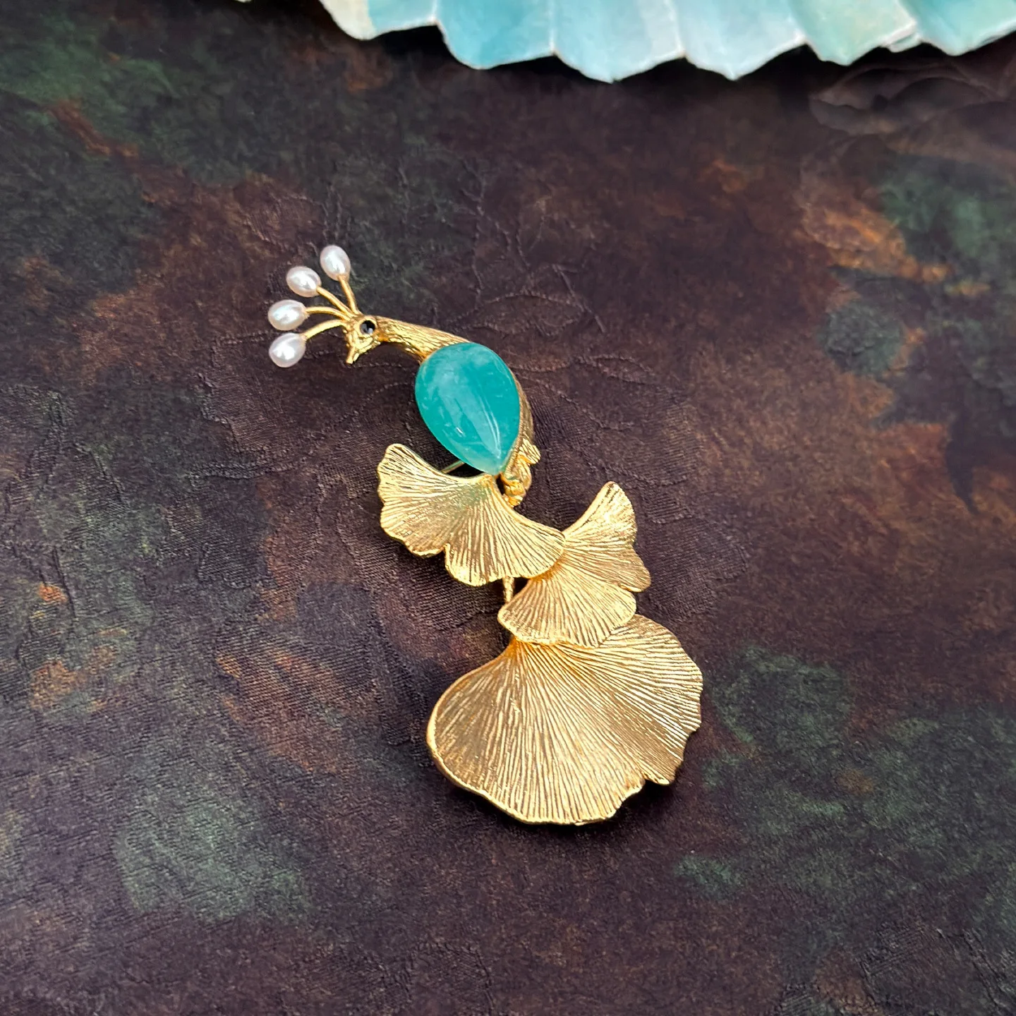 Qingluan Yu original peacock brooch, retro exquisite design, light luxury, high-end corsage, elegant clothing accessories gift