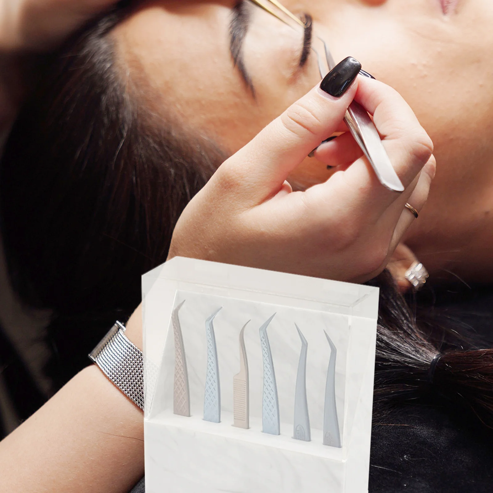 

Clear Acrylic Tweezers Stand Fits 6 Tools Eyelash Tweezers Rack Multi-Functional Display Shelf for Makeup and Brow Artists