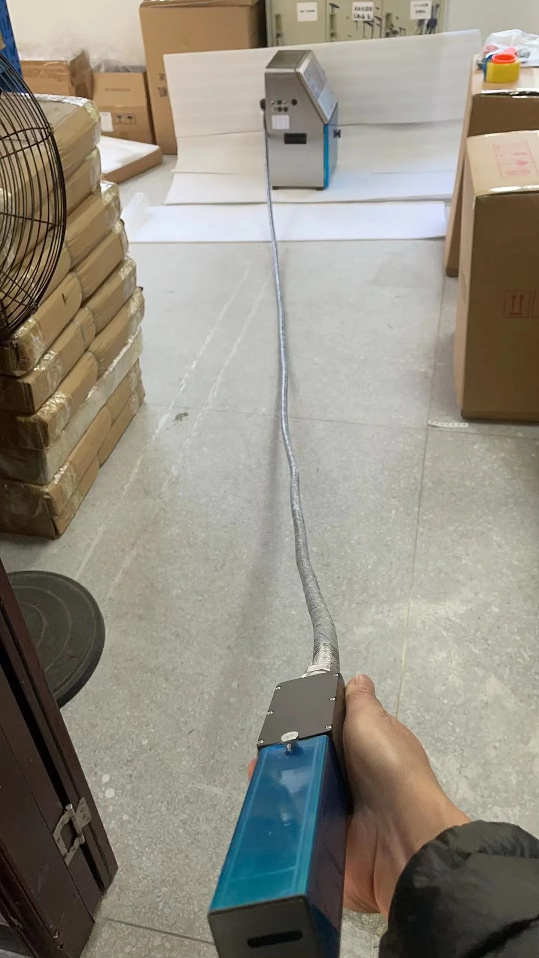CIJインクジェットプリンターB600 Plus標準V2ノズル4Mアンビリカル工業製品オンラインコーディング日付画像コードプリンター