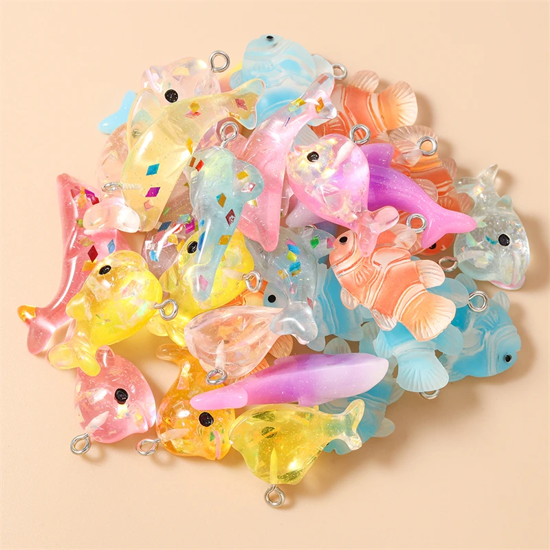 20 Stück niedliche Anhänger in Form von Meerestieren, Fischen und Delfinen aus Harz, zum Basteln von Schmuck, Ohrringen, Halsketten, Armbändern und für DIY-Bastelarbeiten. – Detail 3