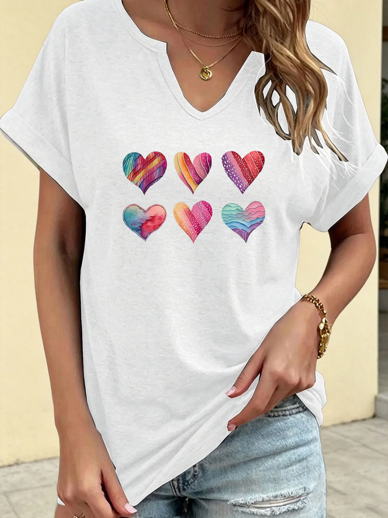 Colorful textured heart pattern T-shirt, casual and fashionable V-neck rolled sleeve short-sleeved blouse for women