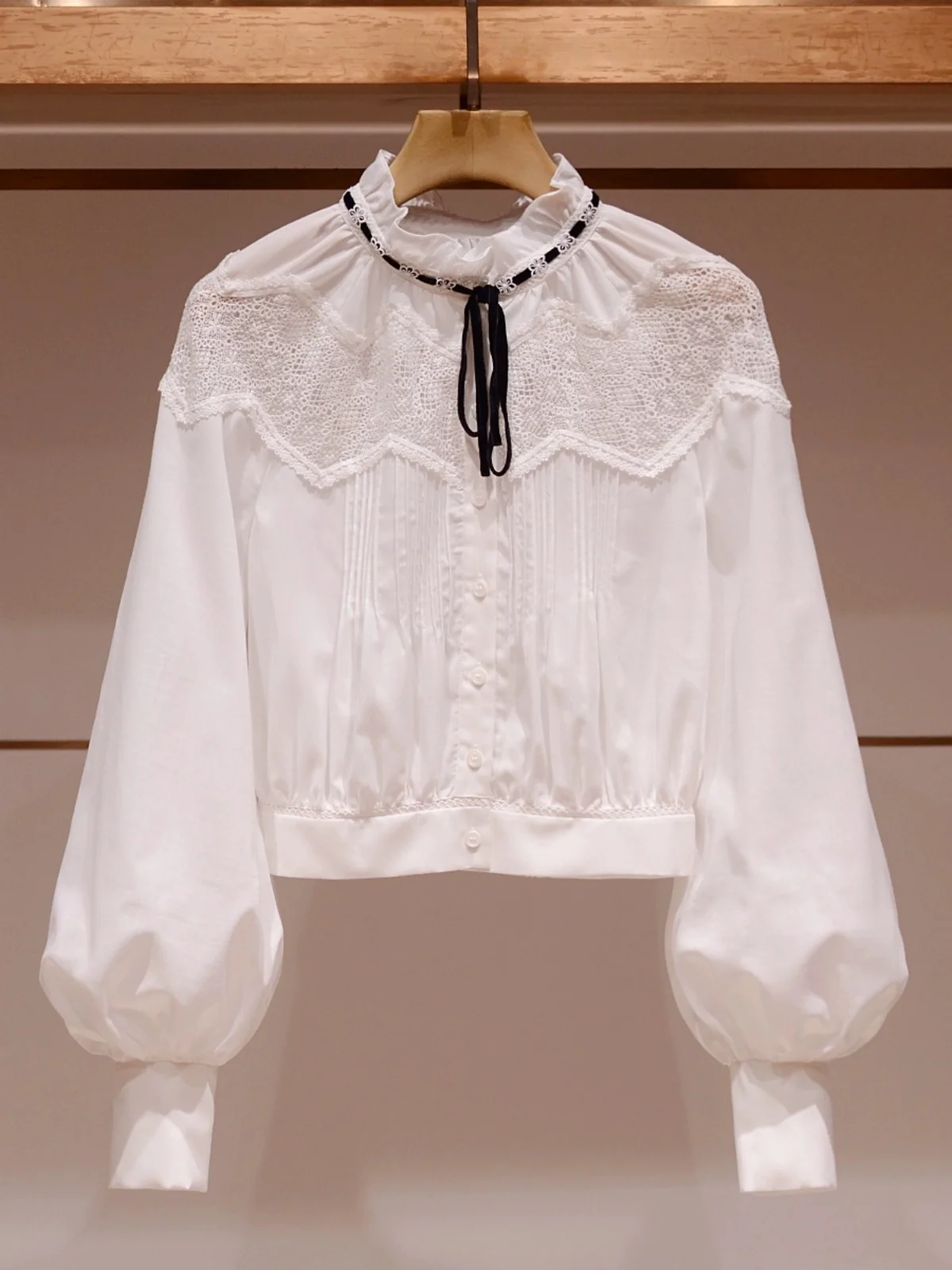 

Ele White Lace Splice Lantern Sve irt for Women Button Detail Embroidery Hollow out Design Stand Collar Knot