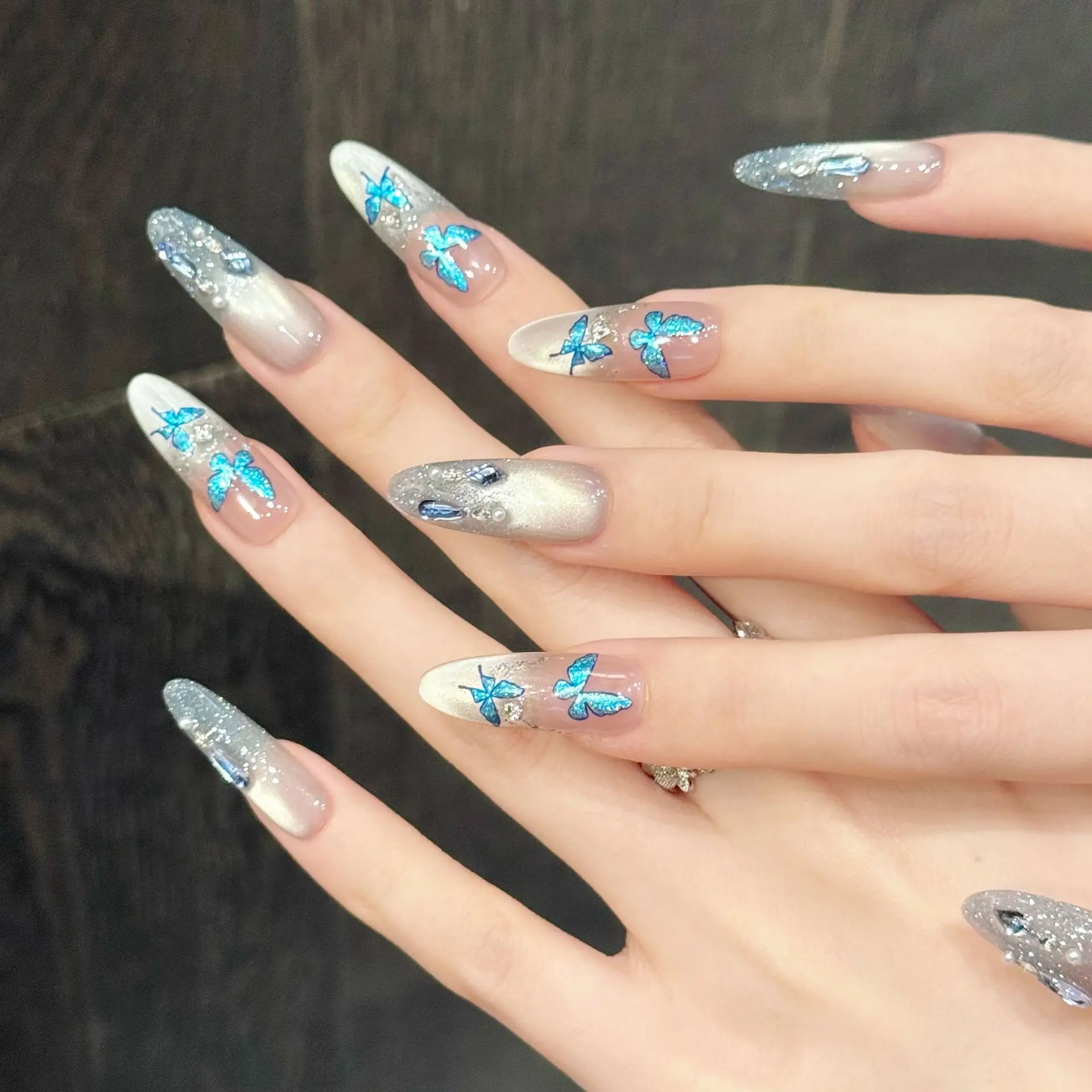 10個入り ドリームブルーバタフライ つけ爪 フラッシュシルバー フレンチスタイル ラインストーンデコ ハンドメイド フェイクネイル サマーオーシャン 付け爪