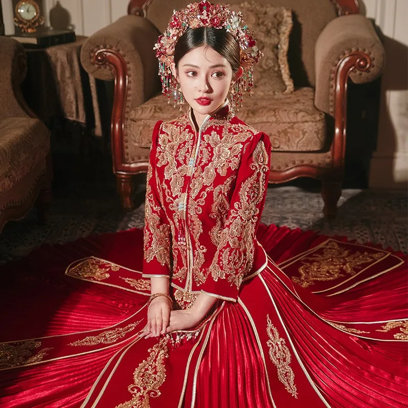 

New Chinese-style wedding dress with beaded dragon and phoenix a heavy industry