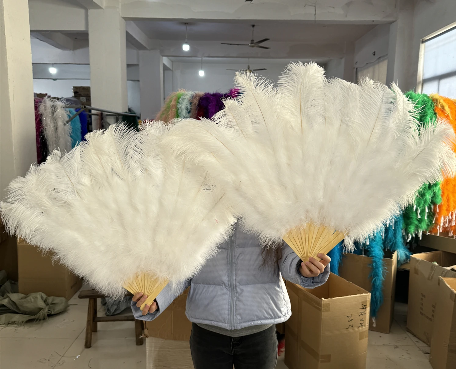 

White Ostrich Feather Fans for Wedding Performance Party Stage Show Props 130CM 100CM Ostrich Feather Fan Large Customzied