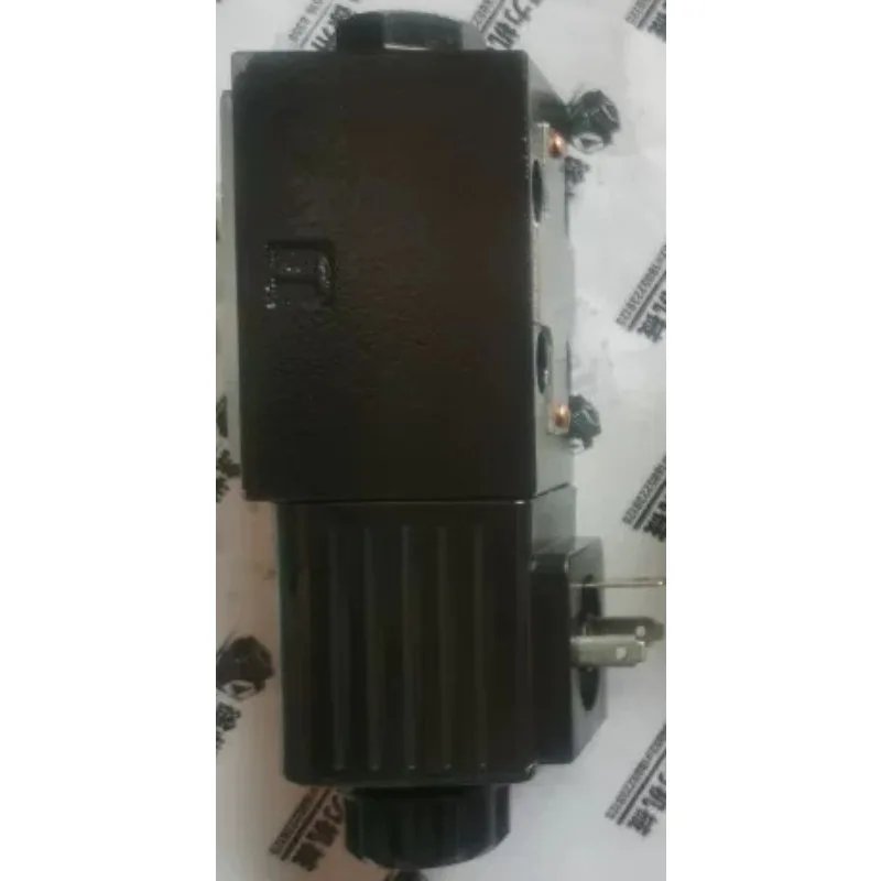 For XCMG crane two-section arm solenoid valve telescopic solenoid valve HONGMING plug coil 4WE4D-A/D24S