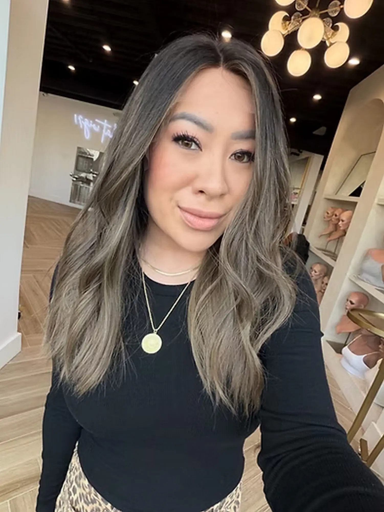 New 22 Inch Dark Chestnut Brown Wigs With Blonde Highlights Synthetic Lace Frontal Wigs Natural Hairline Glueless Wigs For Women
