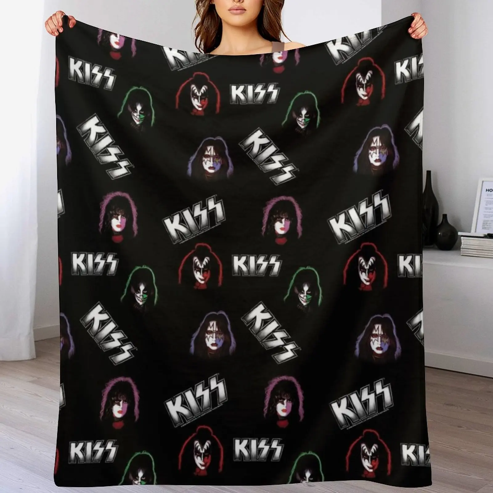 

KISS Faces & Logo Pattern Throw Blanket