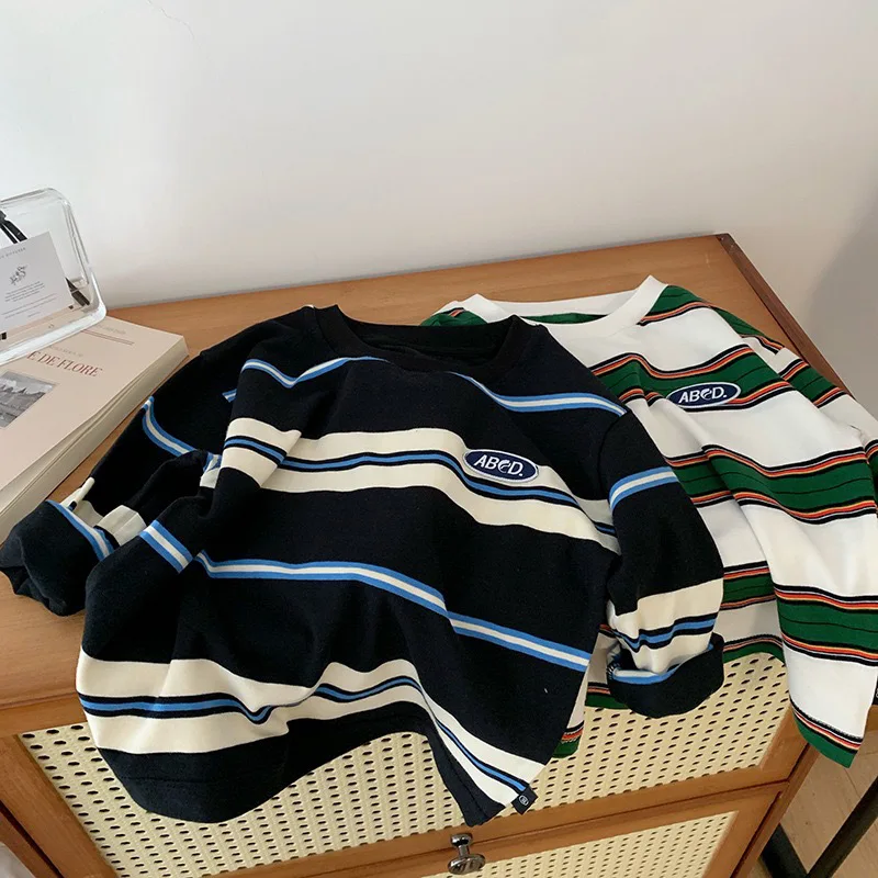 Camisetas Infantis de Algodão Listradas Soltas com Adesivos para Meninos e Meninas, Manga Longa Casual, Coleção Primavera Outono 2025