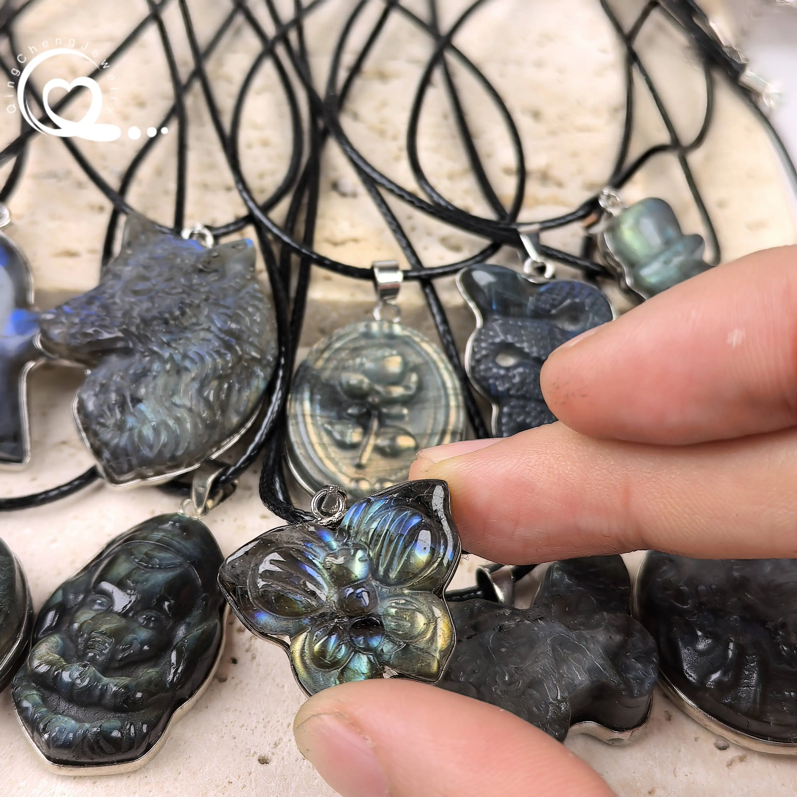 Flashy Labradorite Pendants Chains Carved Wofl Elephant Snake Moon Heart Bytterfly Ghost Charms Necklace Jewelry Gifts QC3417