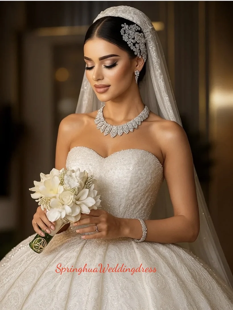 Robes de mariée élégantes sur mesure, robes de mariée sans bretelles à paillettes et perles, foyer d'église sans manches