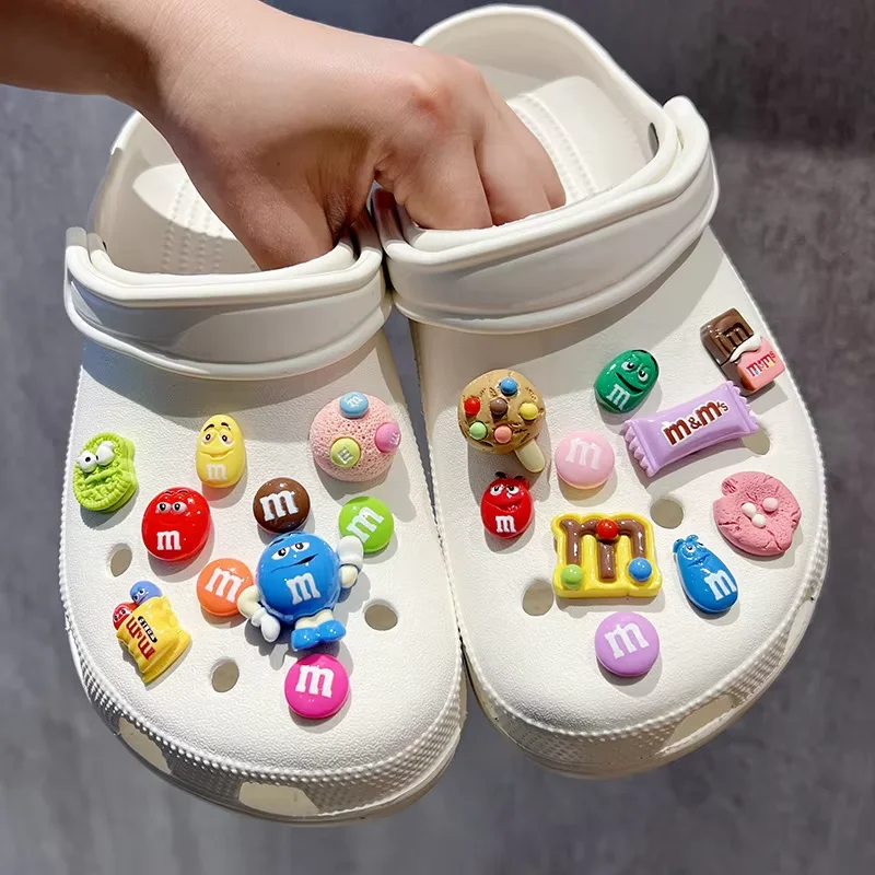 Whole Set Hot Sale DIY Funny Letter M Bean Hole Shoes Charms Accessories Designer Quality Garden Shoe Decoration Girl Gift