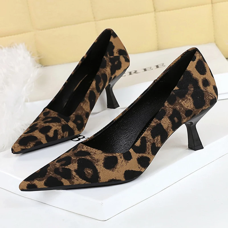 Frauen 6cm High Heels Dame Leopard Stiletto Ferse Modische Low Heels Pumps Weibliche Sexy Spitz Vintage Tanz Schuhe