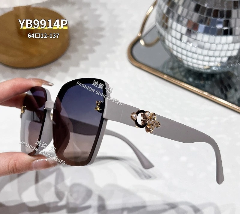 

2025 Fashion Polarized Sunglasses Women - Lightweight UV400 Cat Eye Square Mirror Lens for Driving Beach Live Streaming