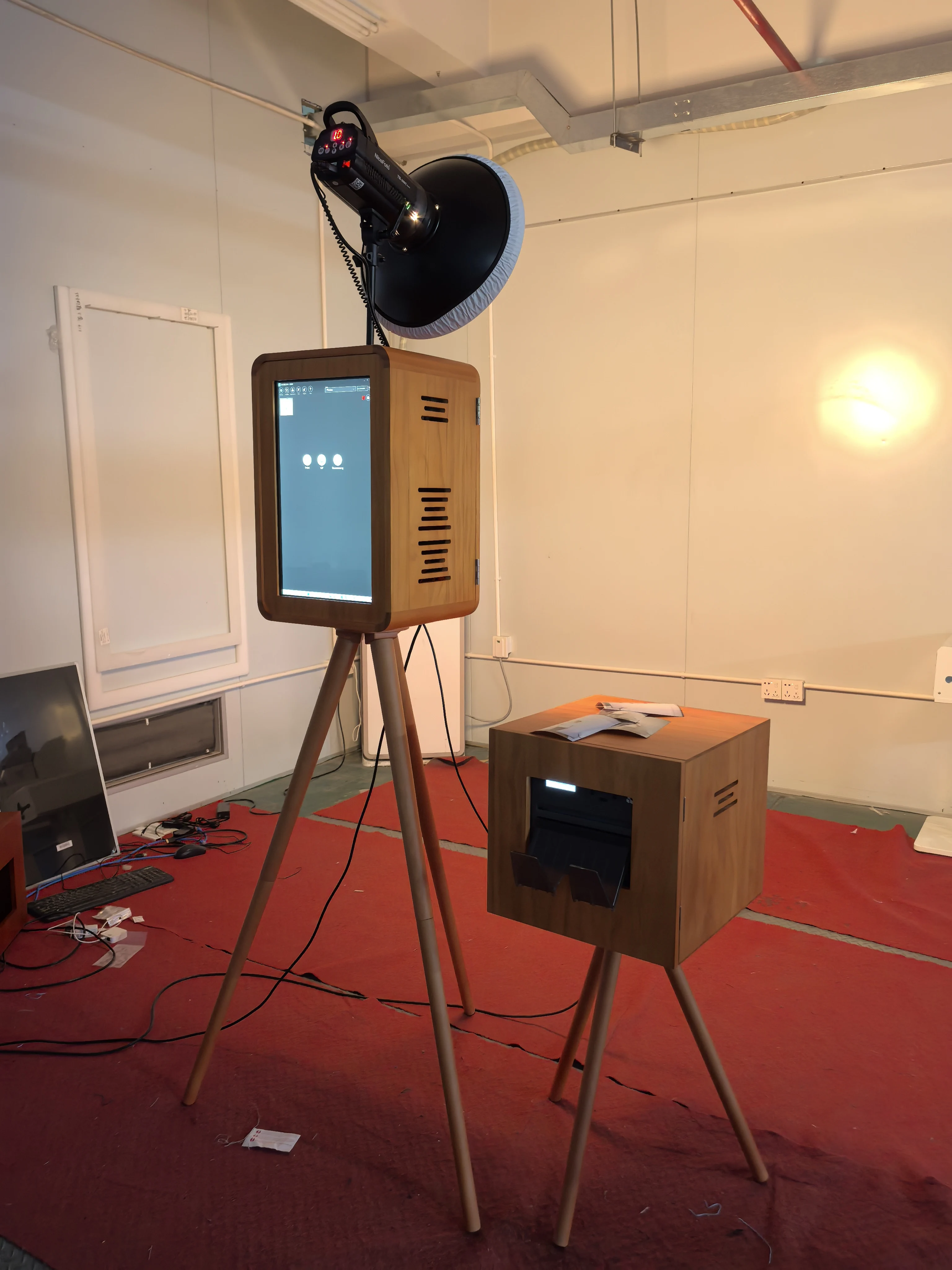 Cabine photo rétro en bois avec même support d'imprimante Cabine photo IPad en bois avec écran tactile flash