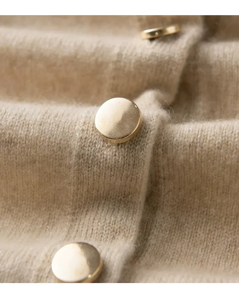 zjaiss Einfarbiger Warmer Strickumhang mit Seitenknöpfen 2026 Neuer Herbst-Winter-Damen-Poncho aus Reinkaschmir als Oberbekleidung – Detail 4