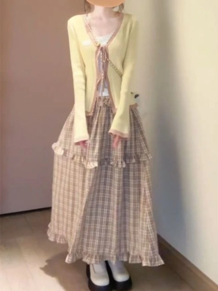 

Винтажный комплект из 2 предметов во французском стиле, искусственный вязаный кардиган из двух предметов + клетчатая юбка с высокой талией, женская новинка 2025, зимняя модная одежда