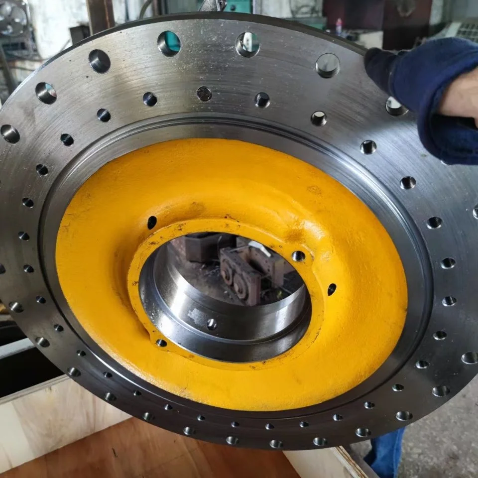 

D85ESS-3 D85ESS D65 Travel Device Final Driver Spare Part 14X-27-31710 14X2731710 Hub