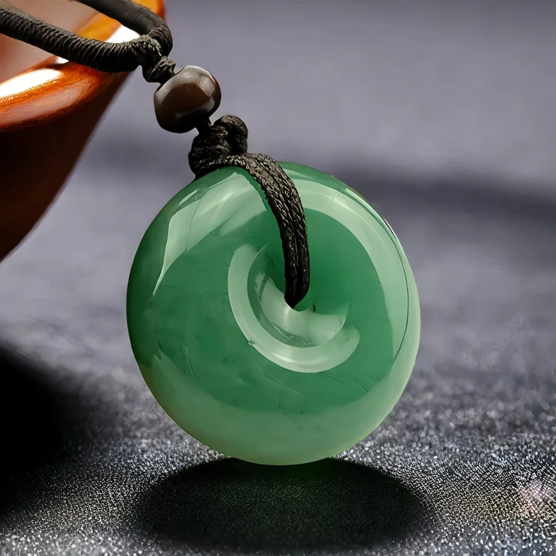 Pingente de jade natural para homens e mulheres Dongling de jade circular verde esculpido à mão joia de esmeralda, amuleto da sorte