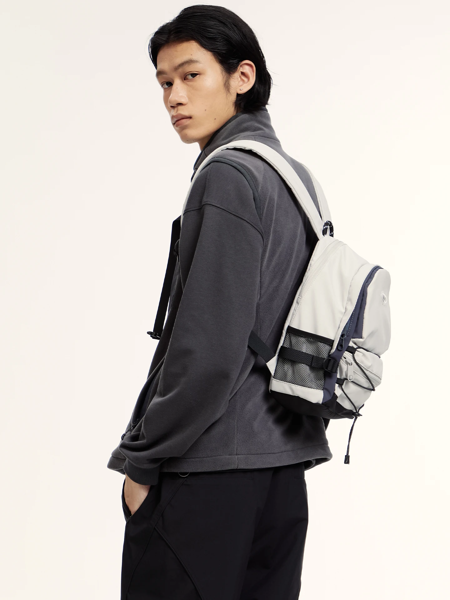 VAOPER Outdoor Sports Backpack Casual Hiking Bag Unisex Double Shoulder Bag for Short Trips And Daily Use Polyester Material
