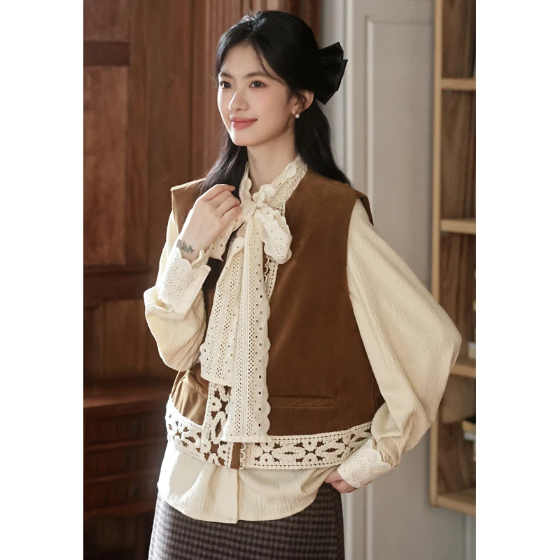 レトロなスタイルのスエードベスト、ゆったりとしたレースの切り替えデザイン、レディースアウター、ラウンドネック、レギュラー丈、ポリエステル繊維