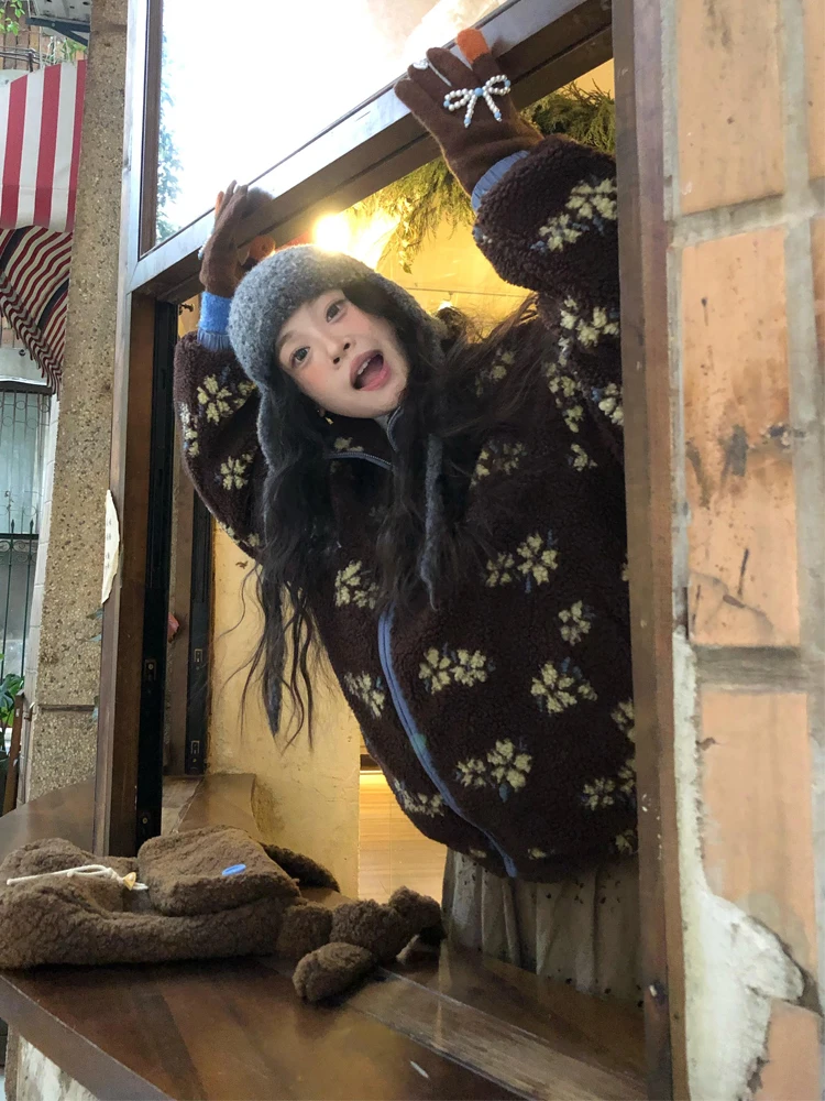 

Женская куртка из меха ягненка в стиле ретро, осенне-зимний новый теплый топ с цветочным узором Fce, высококачественный топ из овечьей шерсти