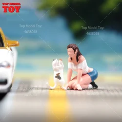 Painted Miniatures 1/18 1/24 1/64 1/43 1/87 Cute Cat Teasing Girl and Cat Female Scene Figure Doll Unpainted Model For Vehicles