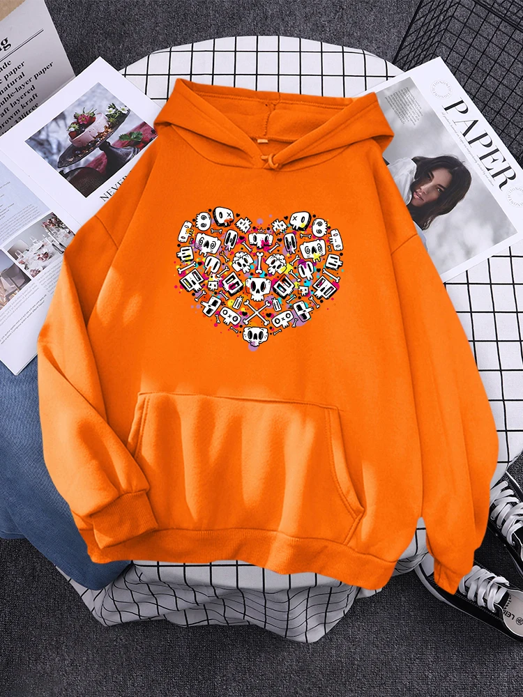 Een Hart Samengesteld Uit Kleine Skeletten Streetwear Vrouwelijke Tekenfilms Harajuku Hoodie Street Fashion Pullover Losse Zak Vrouw Hoody