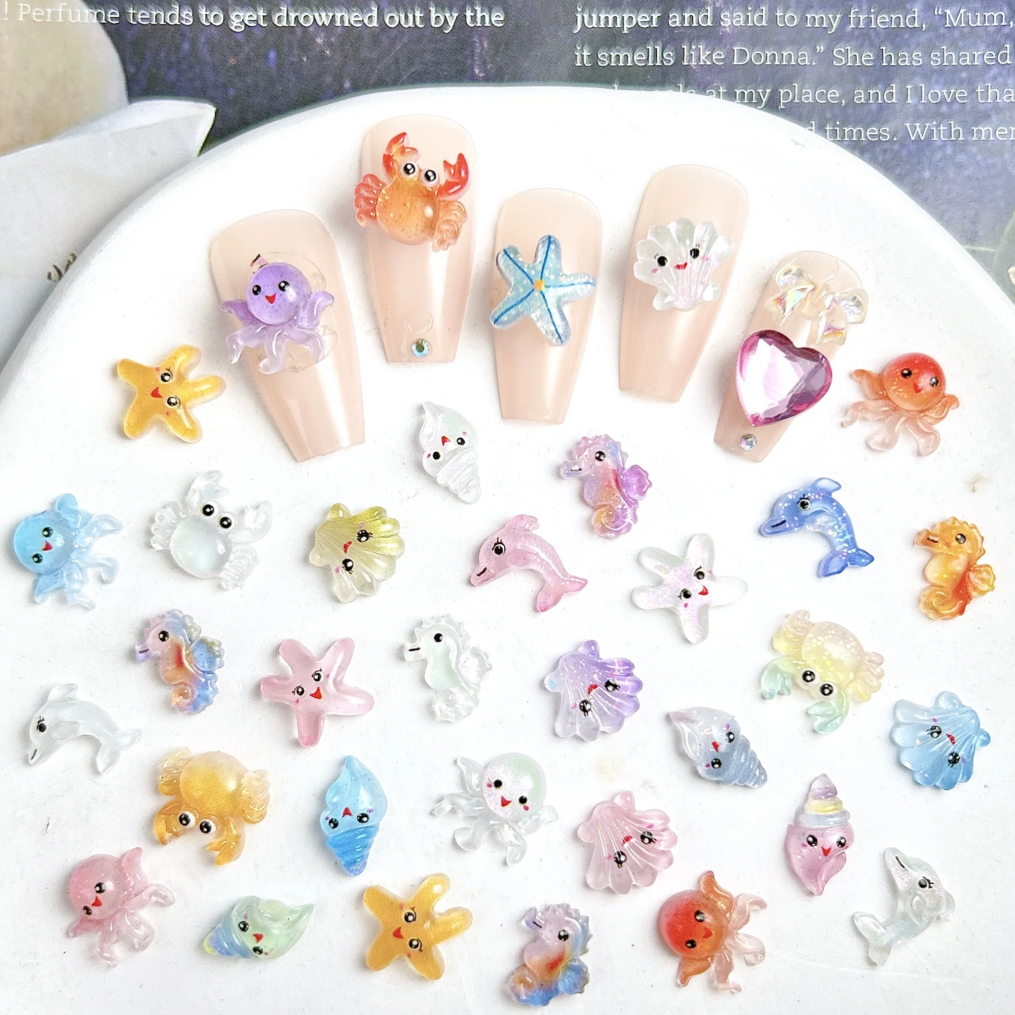 50 قطعة مضيئة شفافة لطيف كراب فرس البحر الراتنج مسمار السحر الكرتون عيون كبيرة الأخطبوط قذيفة المحيط مسمار الفن الديكور DIY بها بنفسك