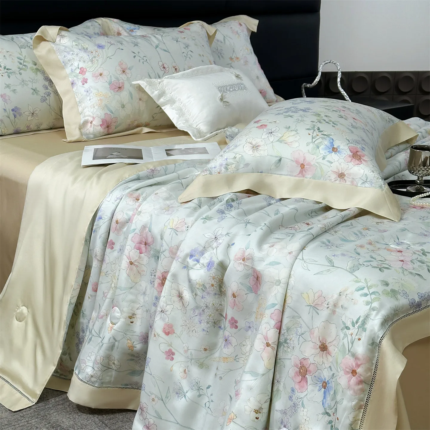 4Pcs Floral Plant Prints 500TC Lyocell Summer Comforter Set Soft Silky Cooling Bedding Set Thin Quilt, Bed Sheet & Pillowcases