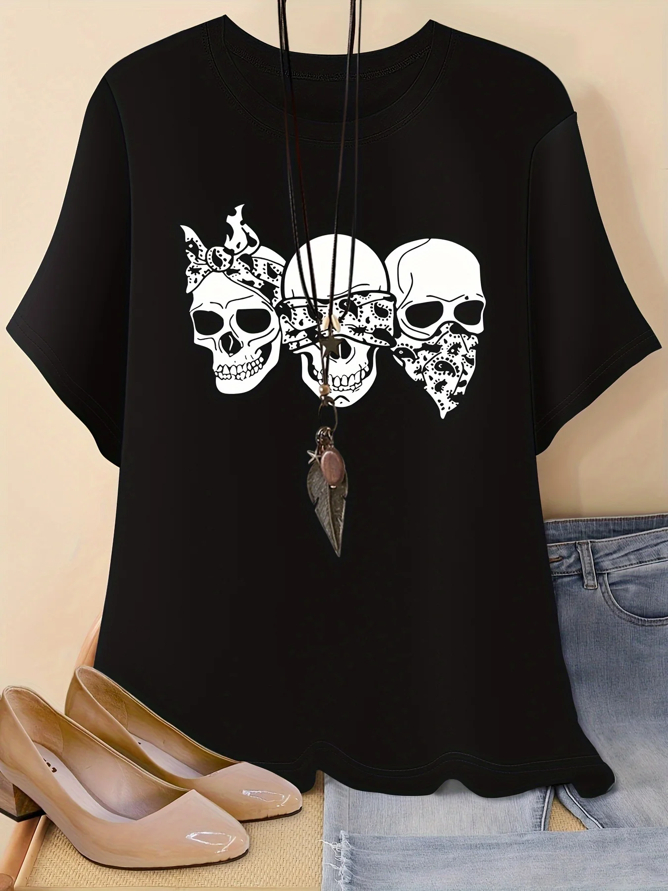 Women's Black Short-sleeved T-shirt with A Unique Skull Print.graphic T Shirts Aesthetic Clothes Summer Streetwear Personality