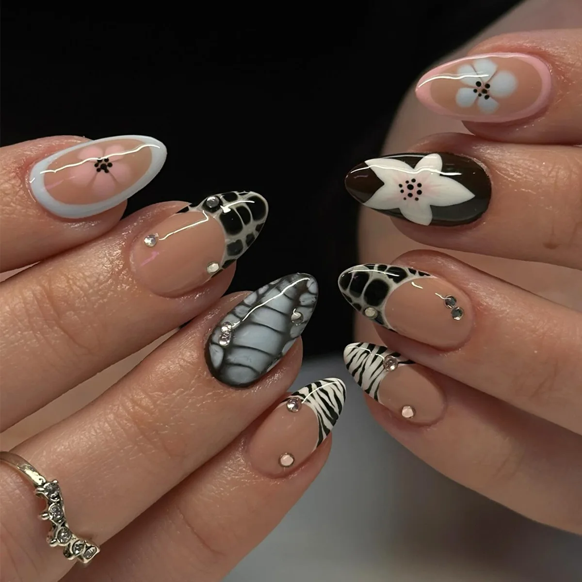 24 قطعة ثلاثية الأبعاد الأزهار الأظافر كاذبة حجر الراين تفاصيل عارية الحيوان طباعة اللوز شكل اضغط على الأظافر منفعل الحلو اليومية مسمار الفن للنساء