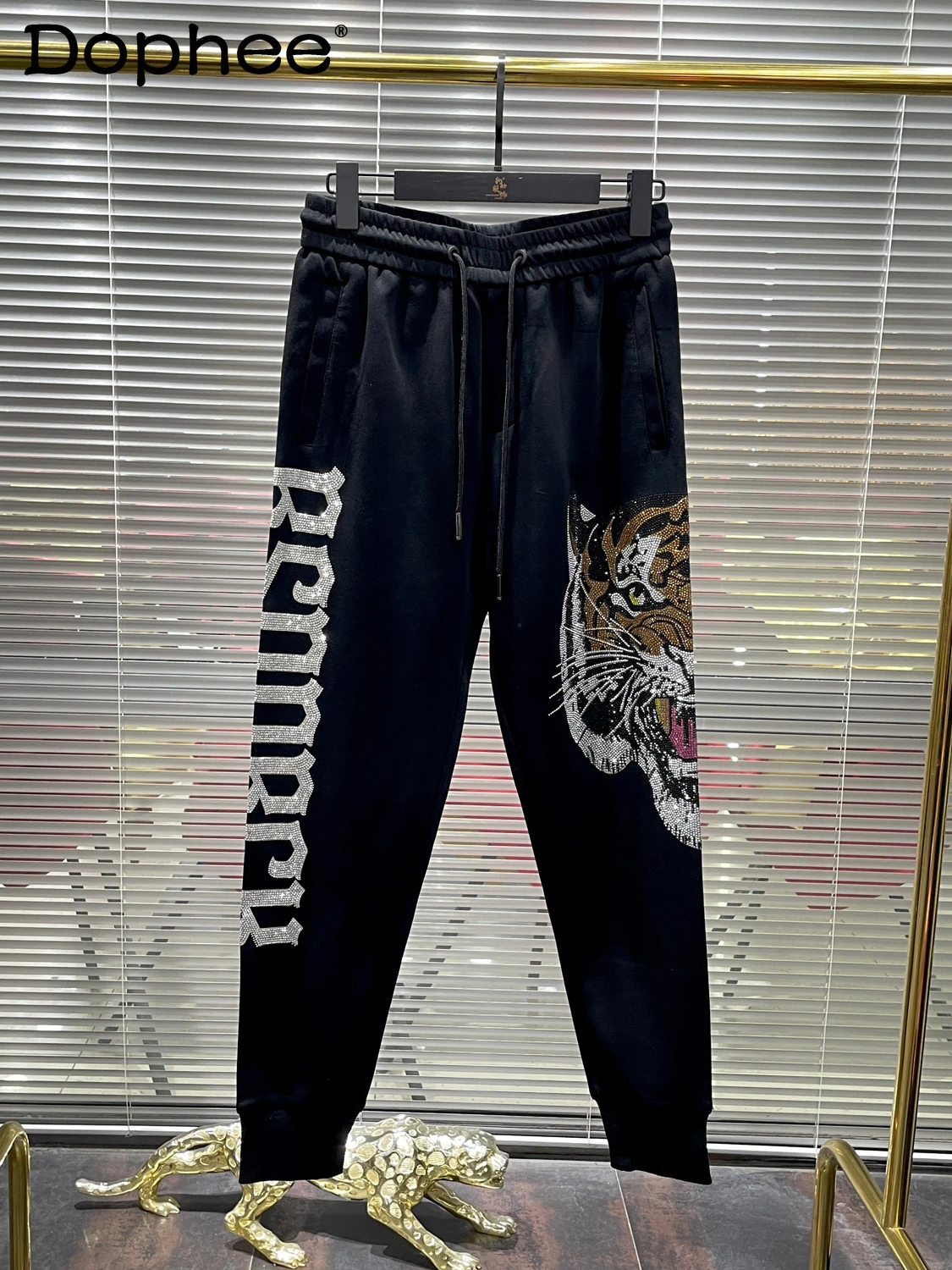 

2023 весна и осень, новая мода, тяжелые спортивные повседневные брюки со стразами, свободные повседневные модные длинные брюки с героями мультфильмов для мужчин