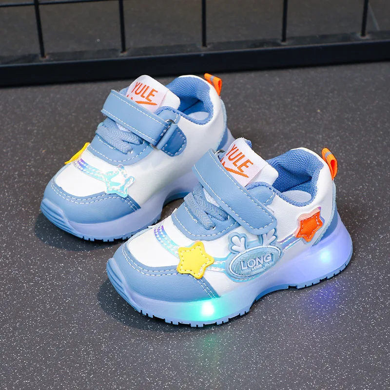 ربيع جديد الفتيان والفتيات أحذية رياضية ماجيك ملصق لينة أسفل أحذية الأطفال مجلس LED الأحذية الباعثة للضوء