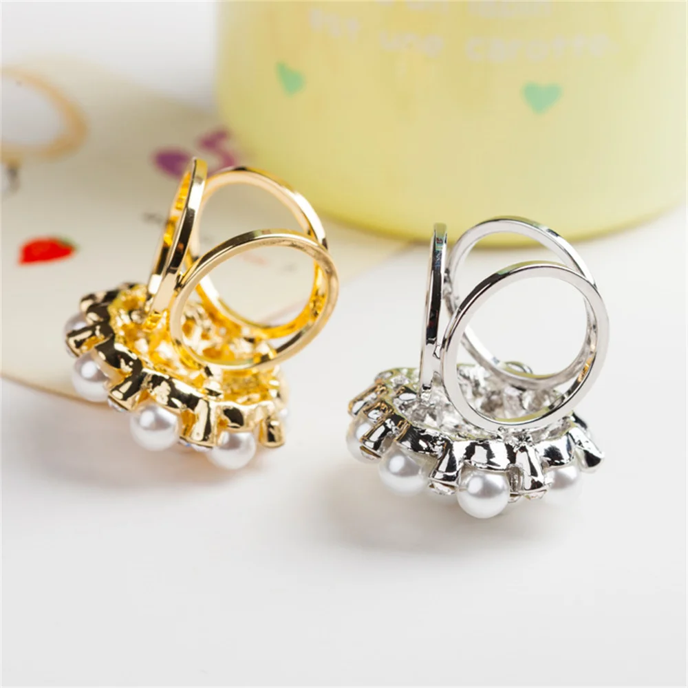 الملابس الزاوية عقدة زر تشيكوسلوفاكيا اللؤلؤ الدائري للنساء قميص هيم تي شيرت وشاح مشبك الزركون الملابس مجوهرات اكسسوارات هدية