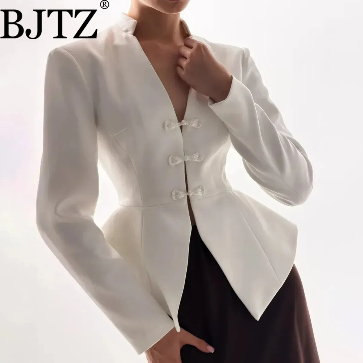 

Новый женский белый атласный блейзер 2026 года с винтажными пуговицами-лягушками, приталенный, с поясом, дизайнерский, офисный, элегантный, шикарный жакет