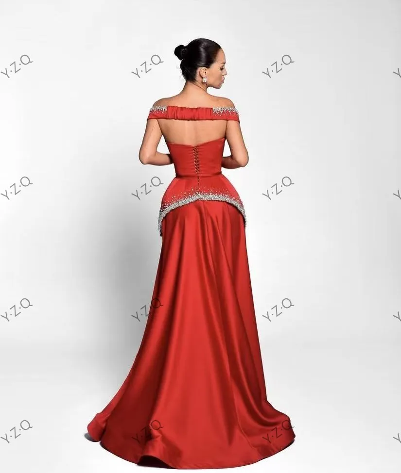 2026 쿠튀르 이브닝드레스 백리스 두바이 여성 의상 페플럼 디자인 컷아웃 레드 프롬 파티 드레스 비즈 이벤트 정장 맞춤 제작