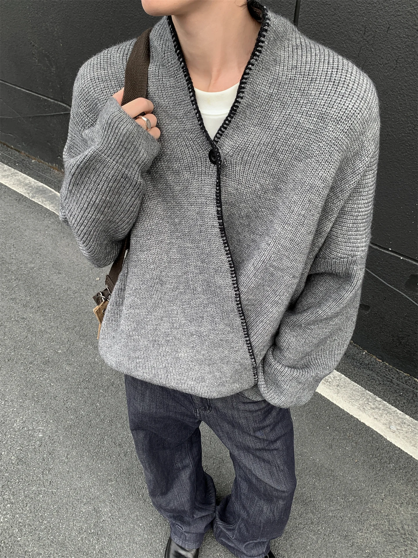 

Autumn Winter Men's Loose V-Ne Knitted Sweater ey Cross-Over Front Open Cardigan Sle Warm Casual Faionable Knitwear