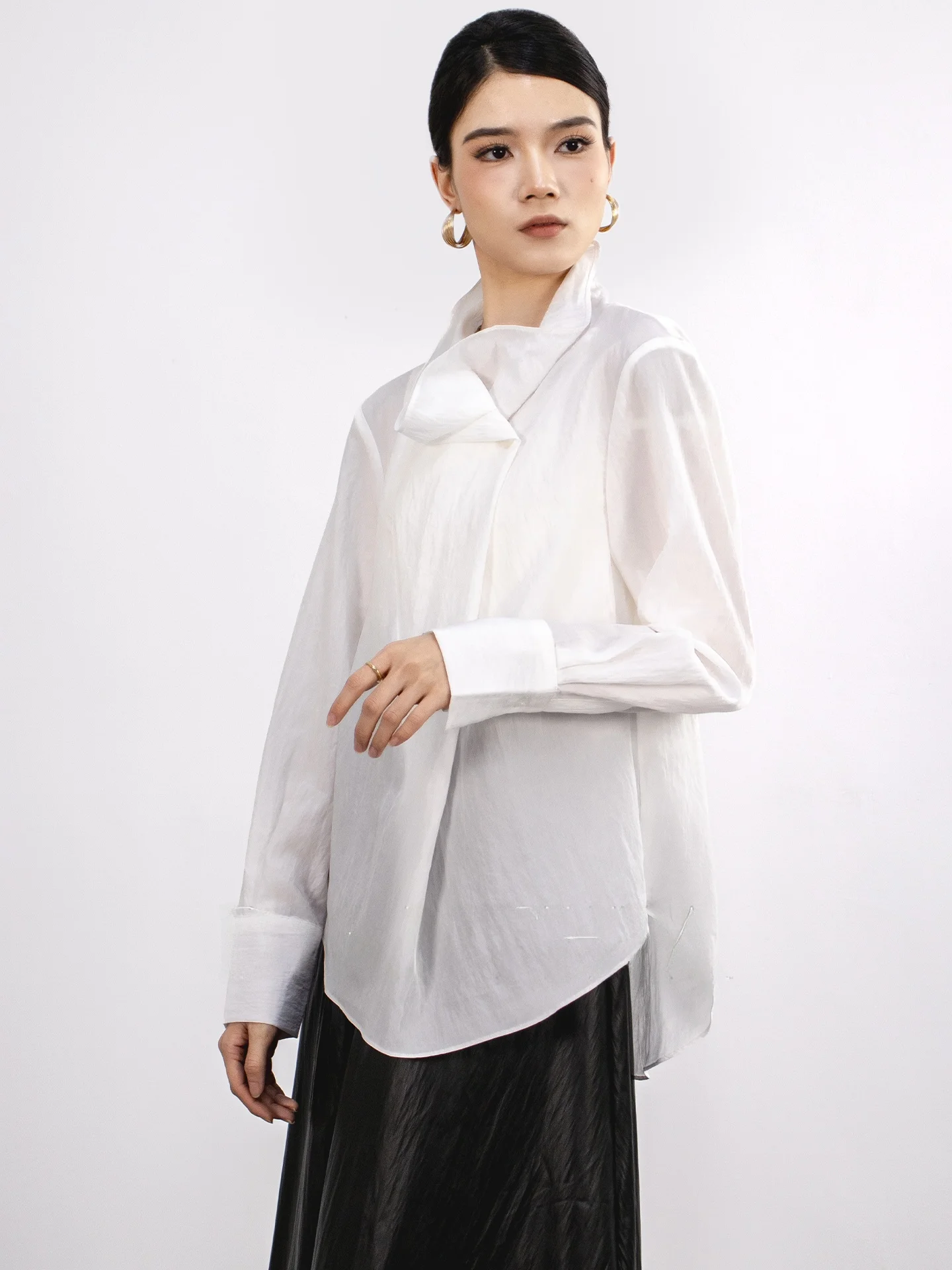 

DianThia Minimalist Style White Shirt Women's New 2026 Lightweight Sun Protection Design Sense Flounce Collar Slimming Effect