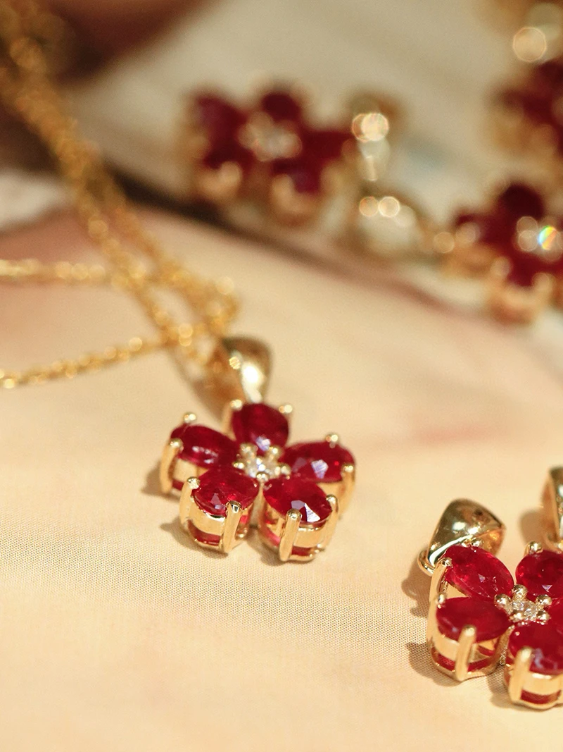 KUGG 100% 18K Yellow Gold Necklace Romantic Flower Shape Pendant Shiny Diamond Natural Ruby Necklace for Women Birthday Gift view 4