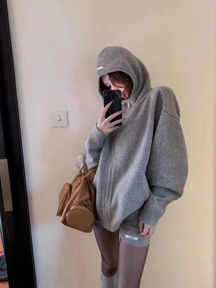 

Женский вязаный свитер с капюшоном Y2K из 2 предметов, серый кардиган на молнии большого размера и шорты с высокой талией, уличная одежда